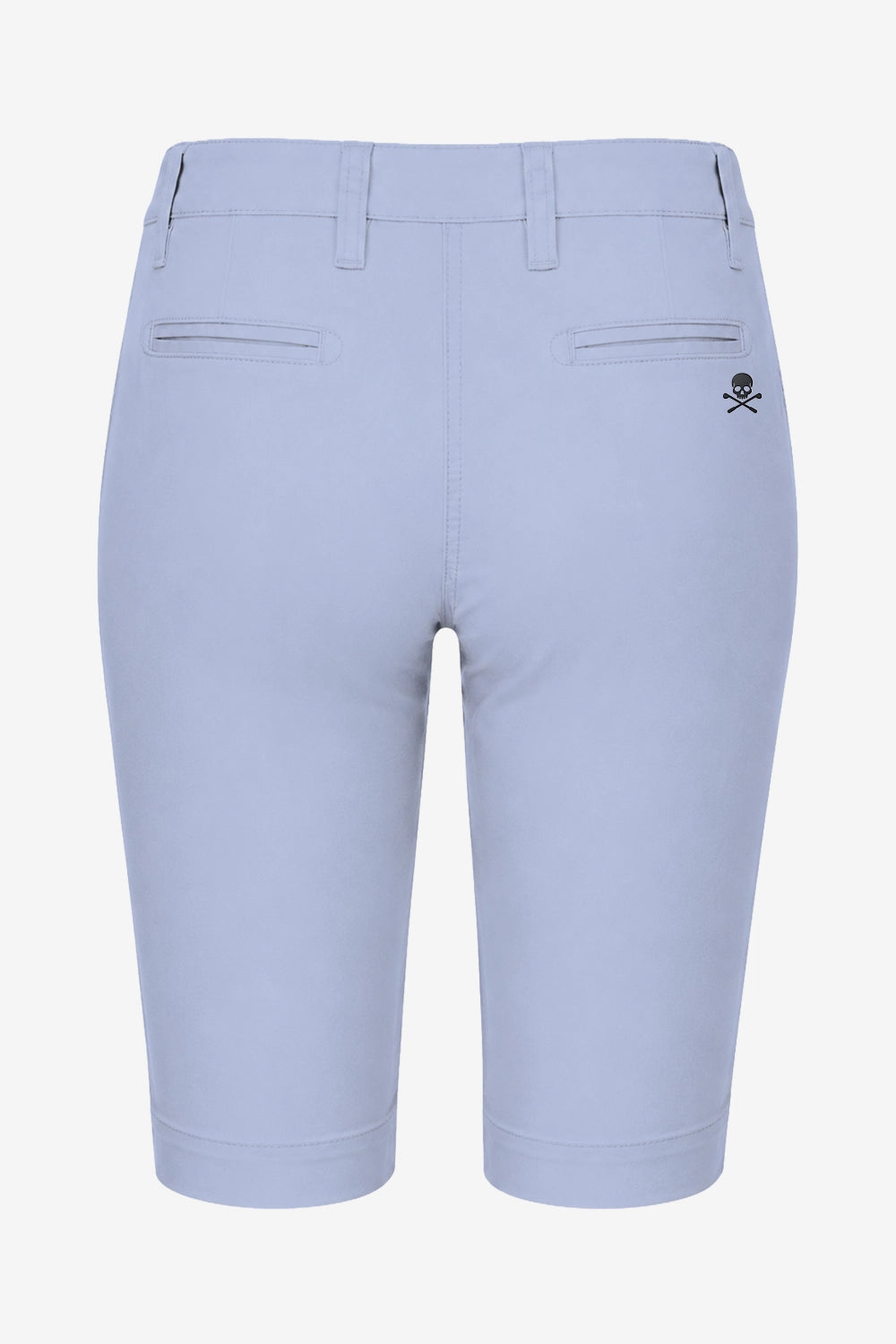 Bermuda chino femme de golf bleu clair, taille à passants, poches latérales et pli.