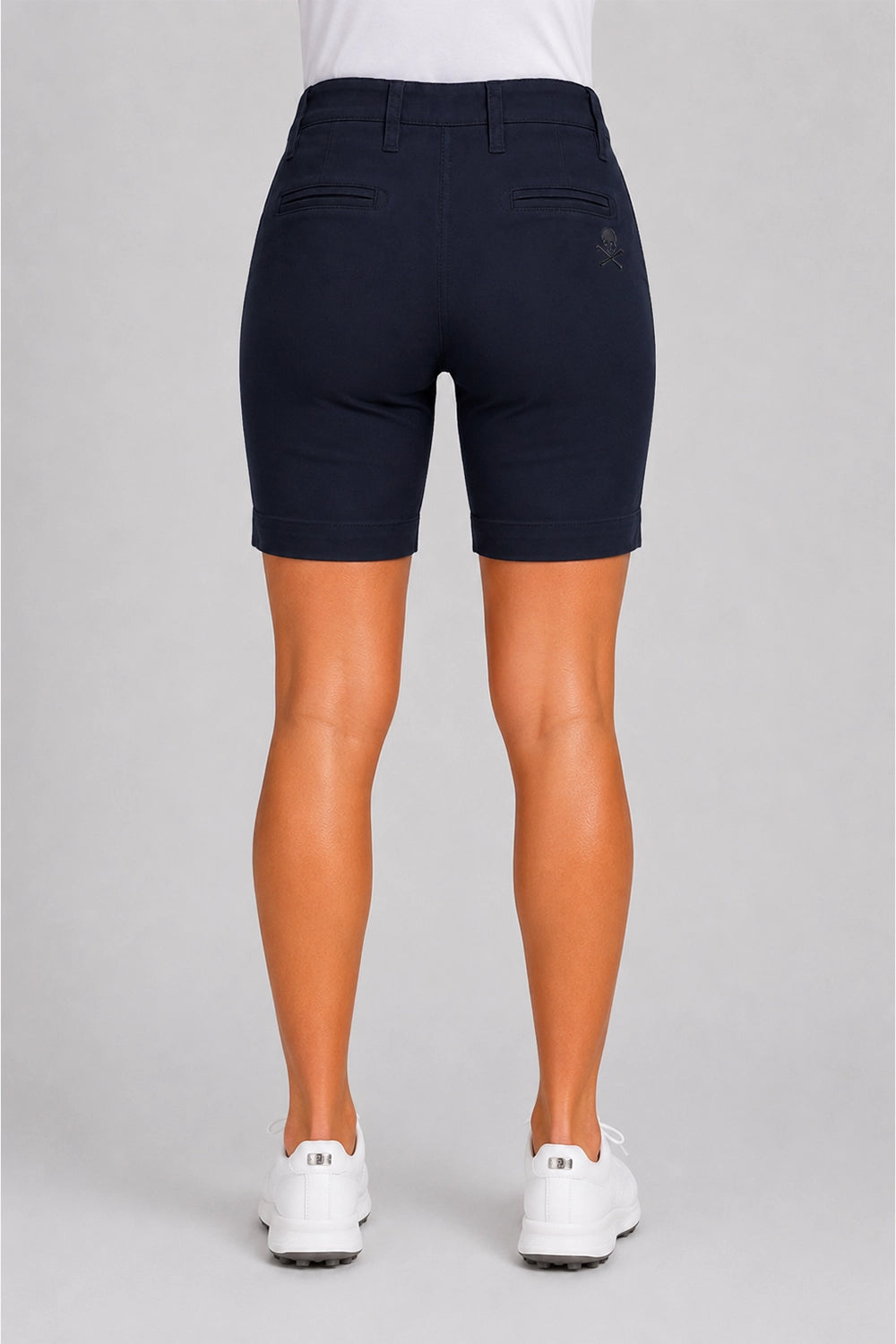 Bermuda chino de golf femme bleu marine, vue arrière, poches et logo tête de mort