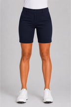 Bermuda chino de golf femme bleu marine, vue de face, taille à passants et fermeture boutonnée