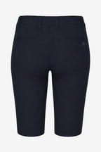 Bermuda chino femme de golf bleu nuit, taille à passants, poches latérales et pli.