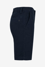 Bermuda chino femme de golf bleu marine, taille à passants, poches latérales et pli.