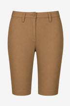 Bermuda chino pour femme camel, passants et poches sur l’avant