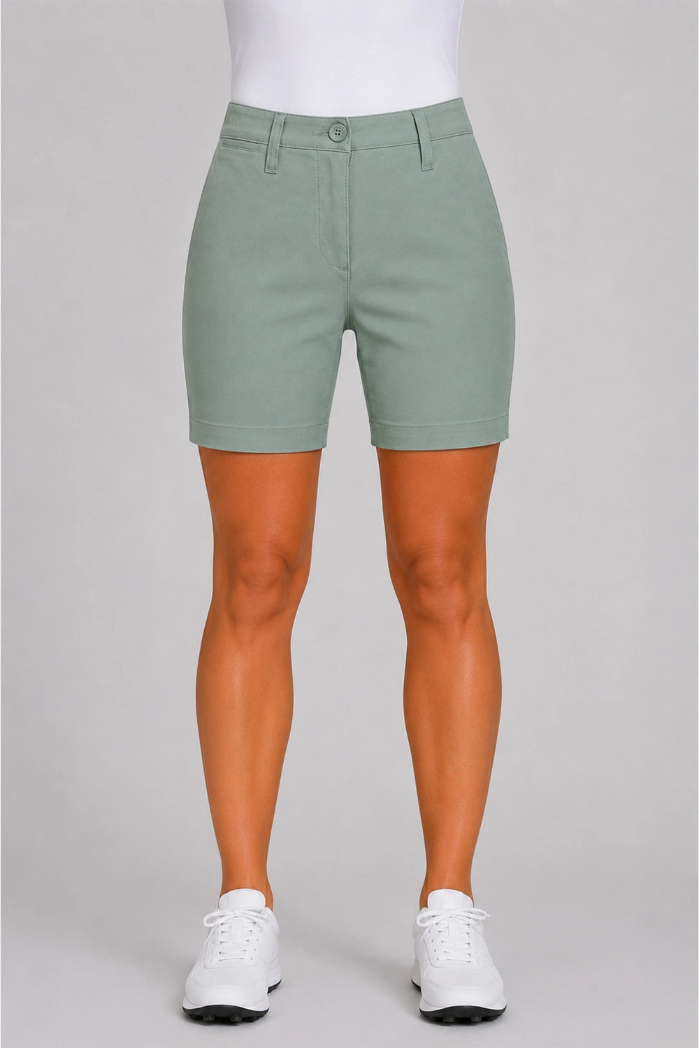 Bermuda chino femme vert sauge, vue de face, fermeture boutonnée, poches.
