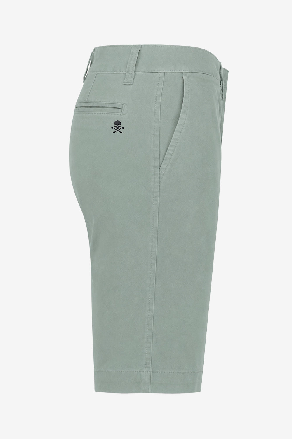 Bermuda de golf femme en chino vert sauge, fermeture boutonnée et passants, logo tête de mort