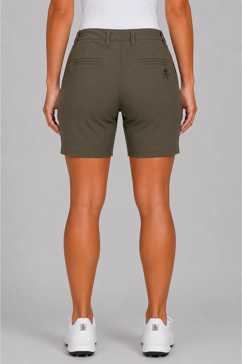 Bermuda chino femme vert olive, vue de face, fermeture boutonnée, poches.