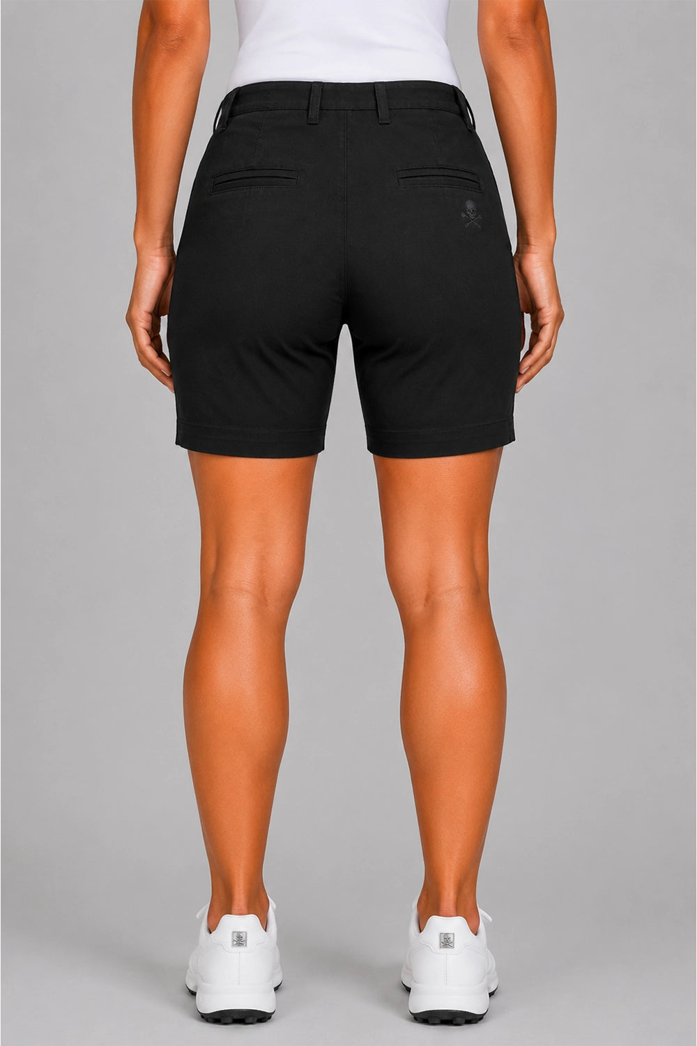 Bermuda chino femme noir, vue arrière, poches plaquées, coupe courte.