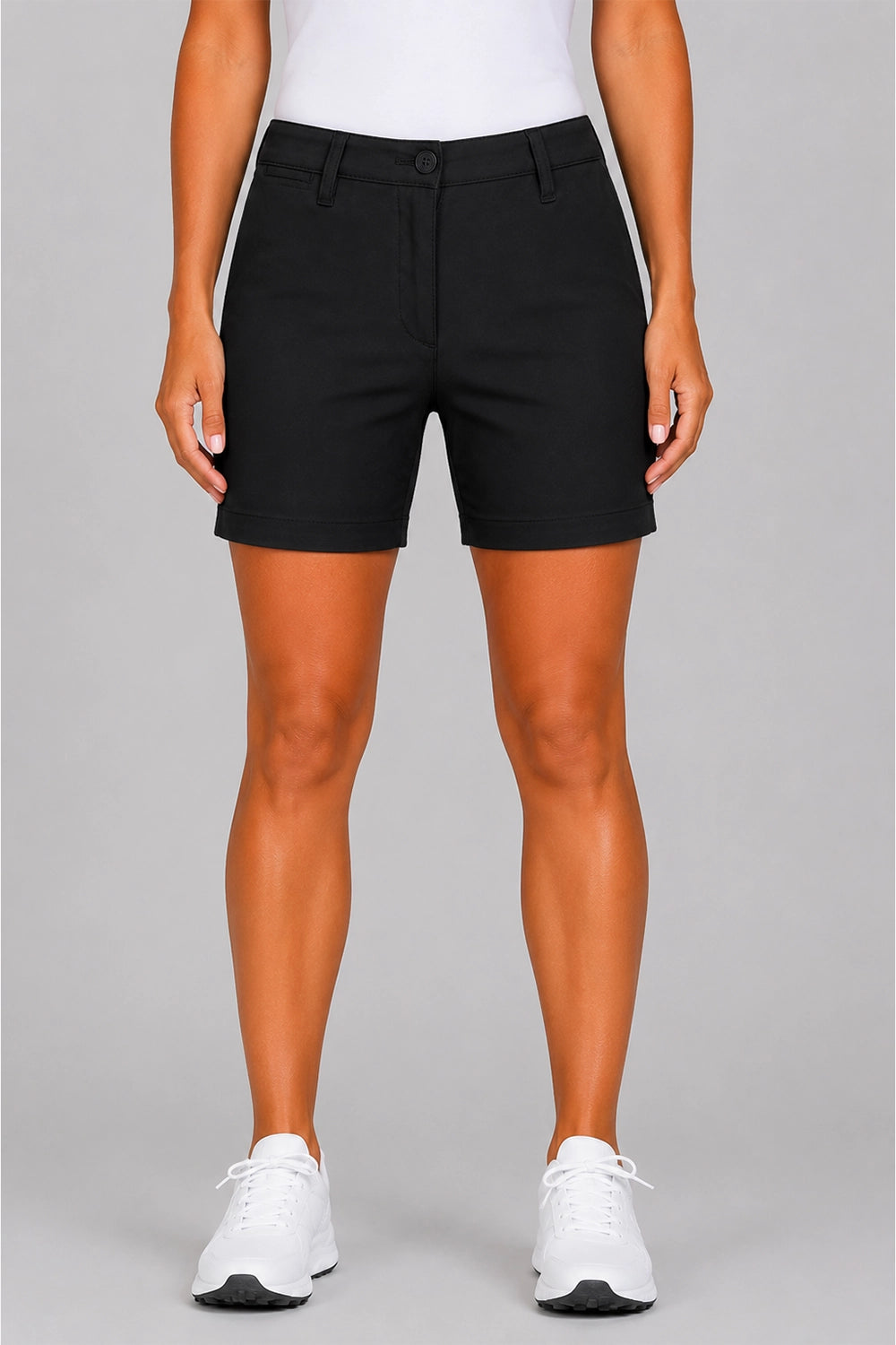 Bermuda chino femme noir, fermeture boutonnée, passants de ceinture, poches arrière.