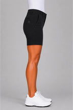 Bermuda chino femme noir, taille mi-haute, coupe droite, poches latérales.