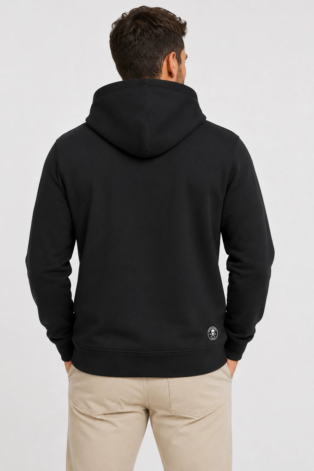 Sweat de golf à capuche homme noir, vue dos avec petit écusson en bas