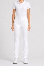 Pantalon de golf chino blanc pour femme, coupe droite, fermeture boutonnée, poches.