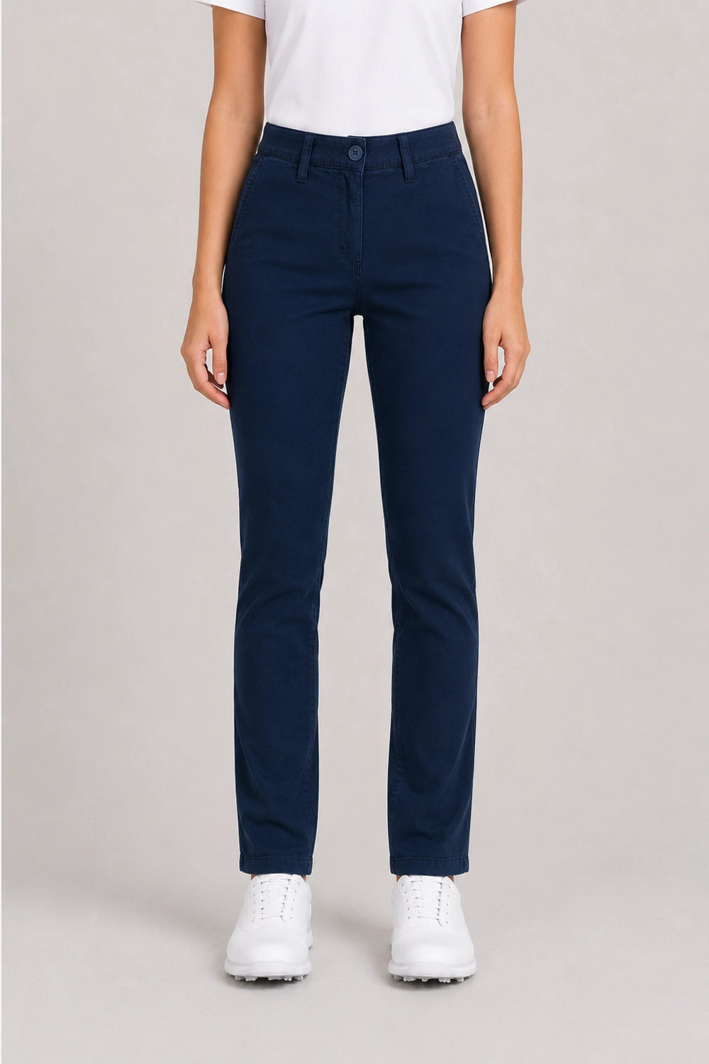 Pantalon chino de golf femme bleu marine, vue de face, coupe droite, poches avant visibles