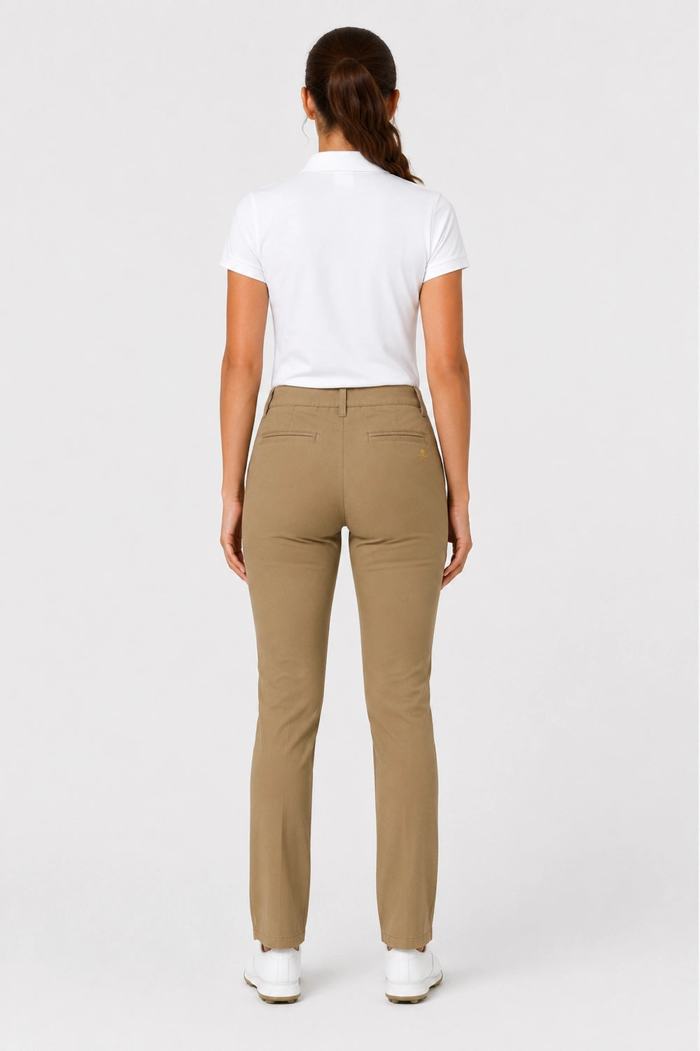 Pantalon chino de golf femme beige camel, vue arrière, coutures et passants visibles
