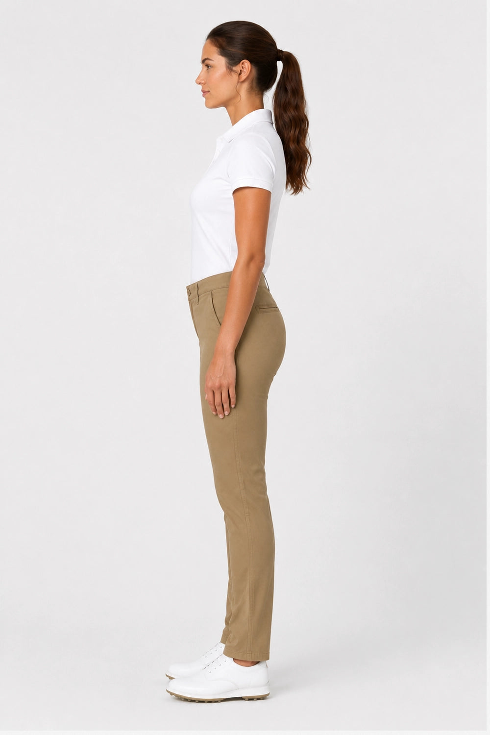 Pantalon chino de golf femme beige camel, vue de profil, jambe ajustée