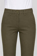 Pantalon chino de golf femme kaki, taille avec bouton et passants, coutures visibles