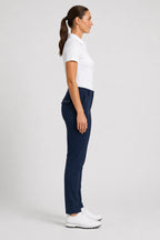 Pantalon de golf femme bleu marine, vue de profil, coupe droite à chevilles.