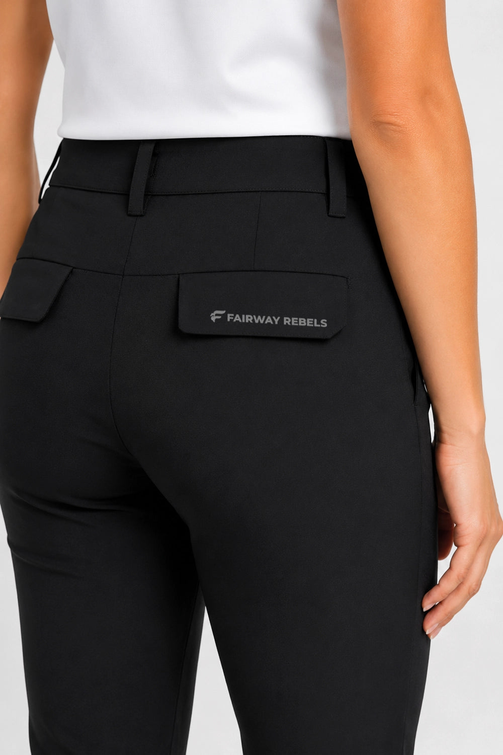 pantalon de golf déperlant noir : fermeture boutonnée, passants, logo FAIRWAY REBELS