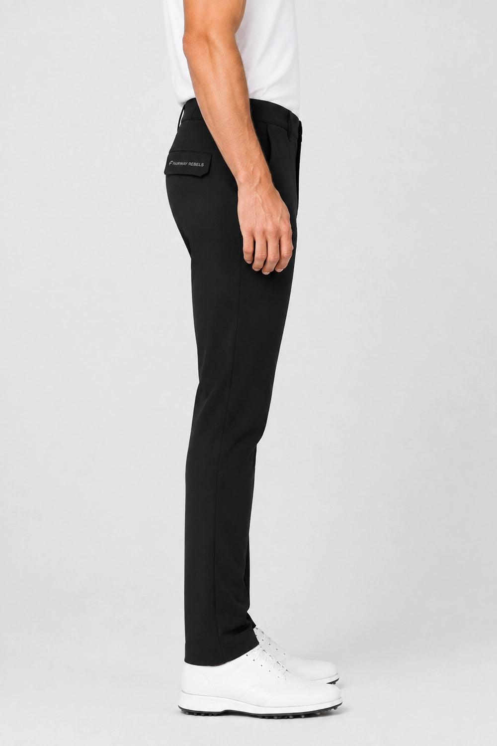 Pantalon de golf déperlant noir homme, vue de profil, poches et base au-dessus des chaussures