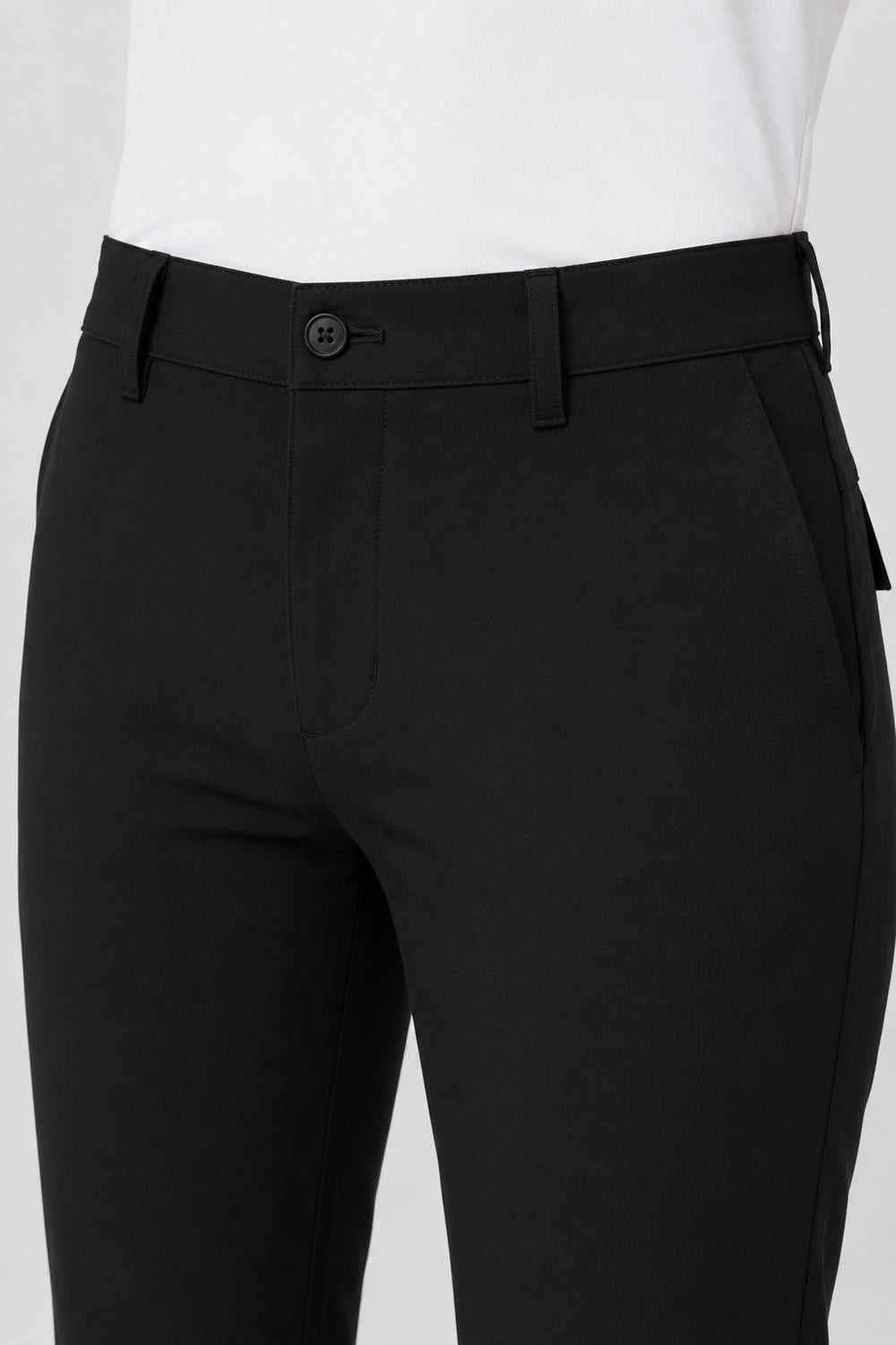 Pantalon de golf homme noir déperlant, taille avec bouton et passants, poches latérales.
