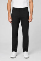 Pantalon de golf homme noir déperlant, jambes droites, longueur aux chevilles, coupe ajustée.