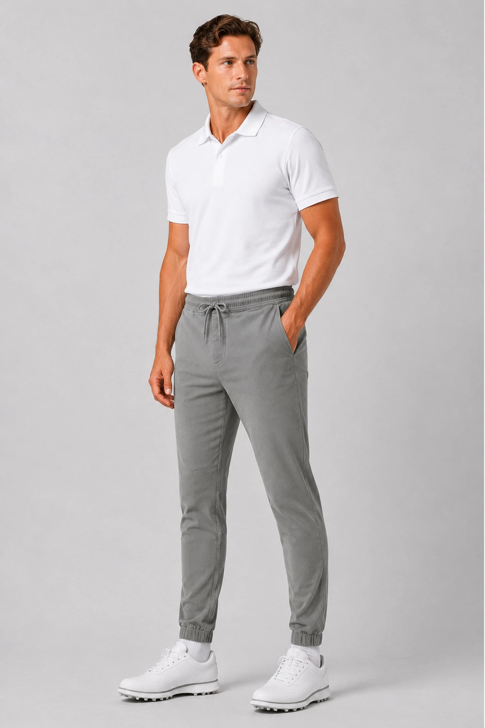Pantalon de golf homme gris, vue de face, taille à cordon, jambes ajustées, bas resserré
