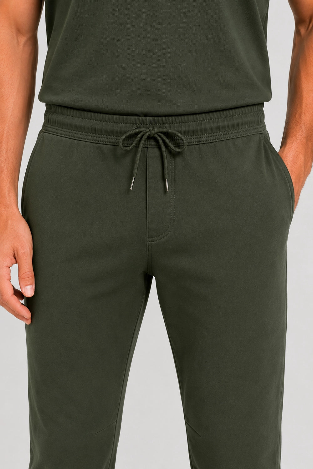 Pantalon de golf Flex vert, taille élastique à cordon, couture avant visible.