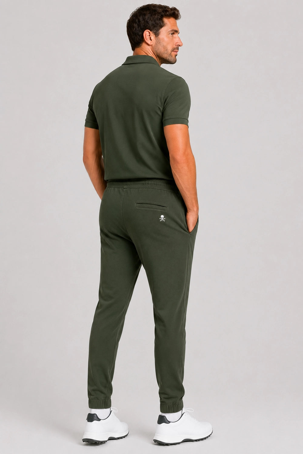 Pantalon de golf homme vert vue arrière, taille élastique à cordon, logo discret