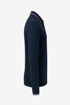 Polo manches longues coton bleu marine, liserés au col et poignets, vue de côté.