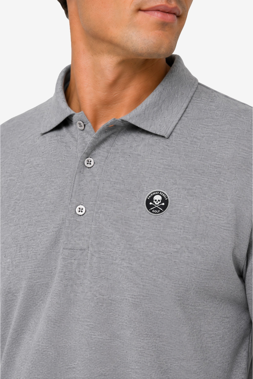 Polo de golf gris manches longues en coton, col boutonné et écusson.