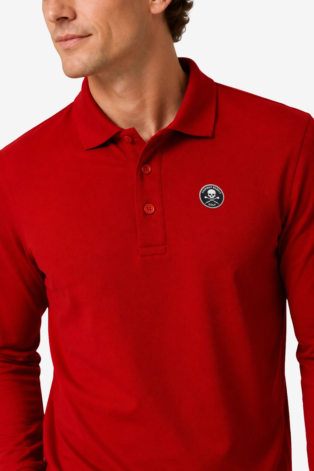 Polo manches longues en coton rouge, col polo boutonné et écusson poitrine