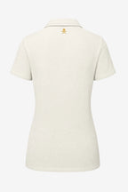 Polo femme beige clair, dos avec logo croix et tête sur le col, manches courtes.