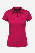 Polo femme à col V fuchsia, manches courtes, logo rond sur la poitrine