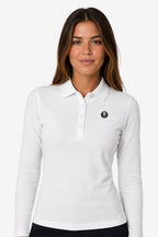 Polo manches longues femme en coton blanc, manches longues, col à boutons et écusson.