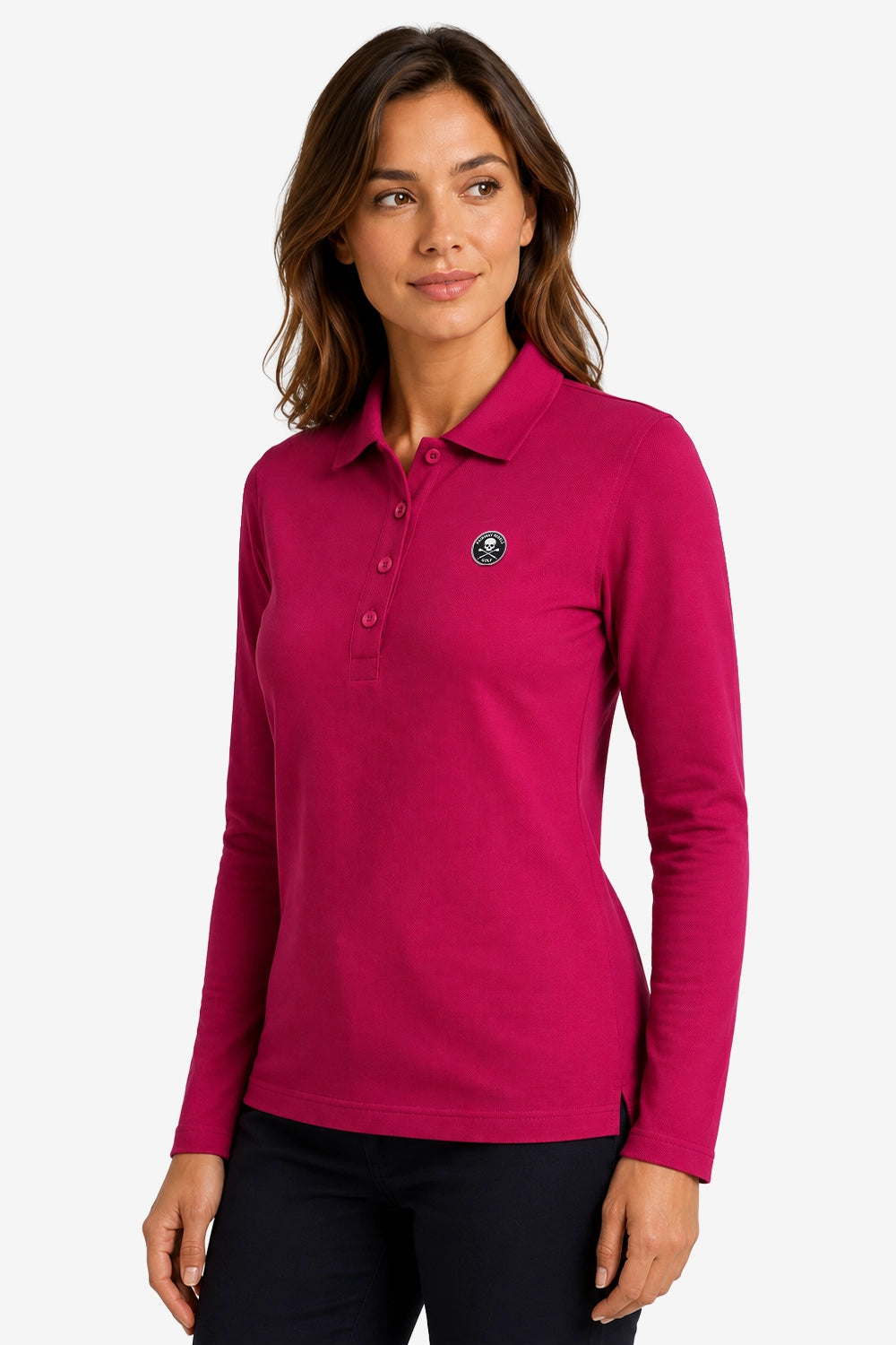 Polo manches longues coton fuchsia, col et boutons, porté près du corps