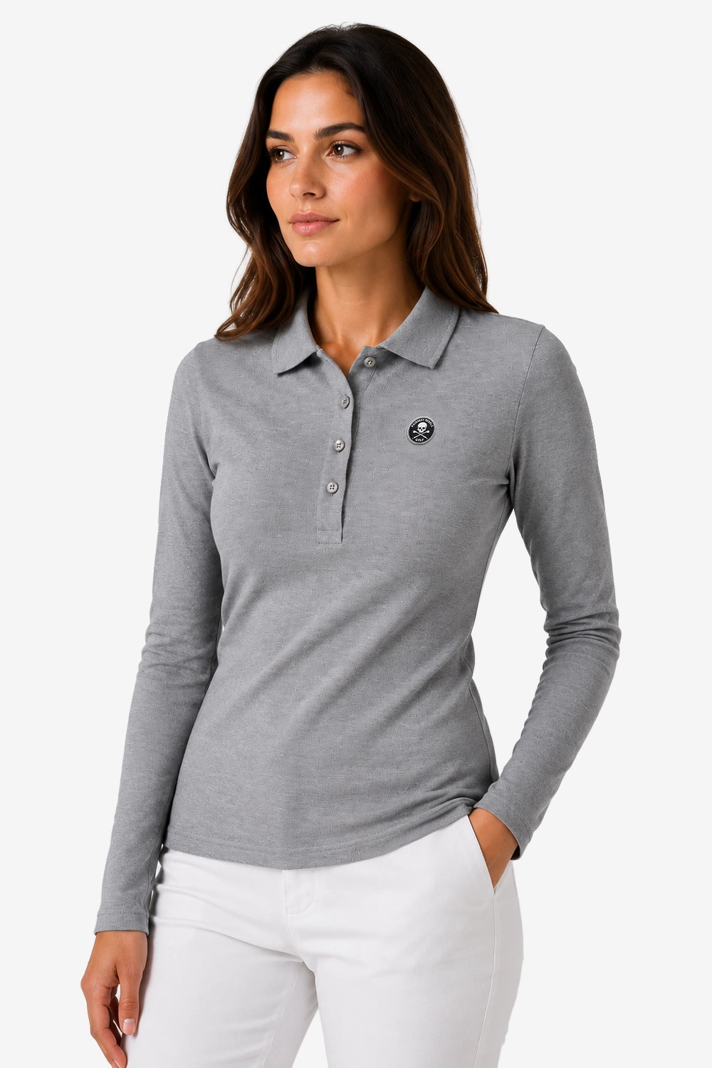 Polo manches longues coton gris, col en pointe et patte de boutons, porté