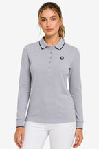 Polo femme manches longues en coton gris chiné, col contrasté et écusson sur la poitrine.