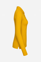 Polo manches longues femme en coton jaune, vue de côté profil.