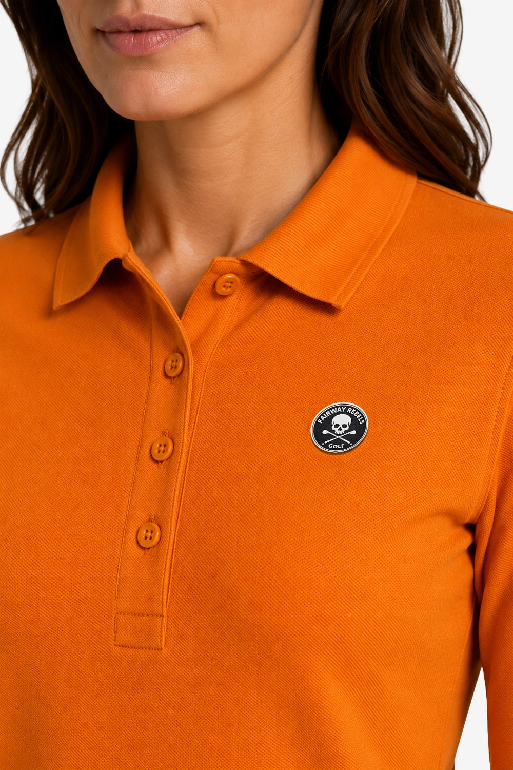 Polo golf femme en coton orange, col et patte boutonnée, logo rond sur la poitrine
