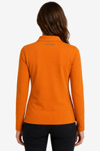 Polo golf femme manches longues en coton orange, dos avec col et étiquette discrète