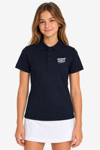 Polo technique fille bleu marine, col boutonné, logo poitrine, porté de face.