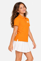 Polo fille orange en coton, col boutonné et logo poitrine, vue de profil