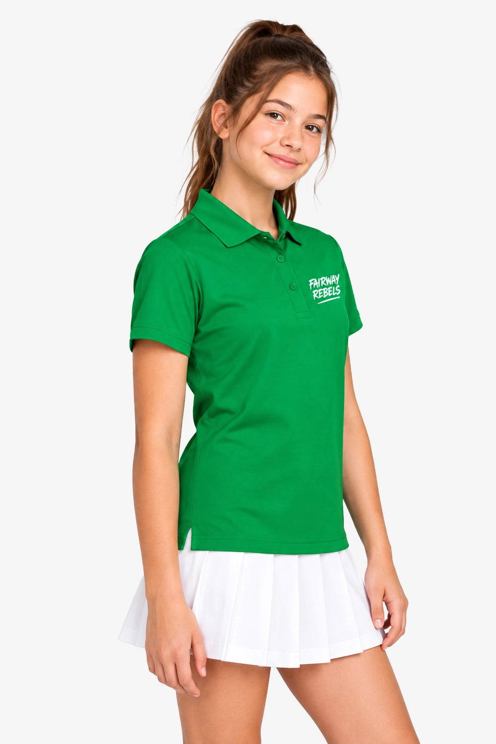 Polo technique fille vert à manches courtes, col et patte boutonnée, logo poitrine