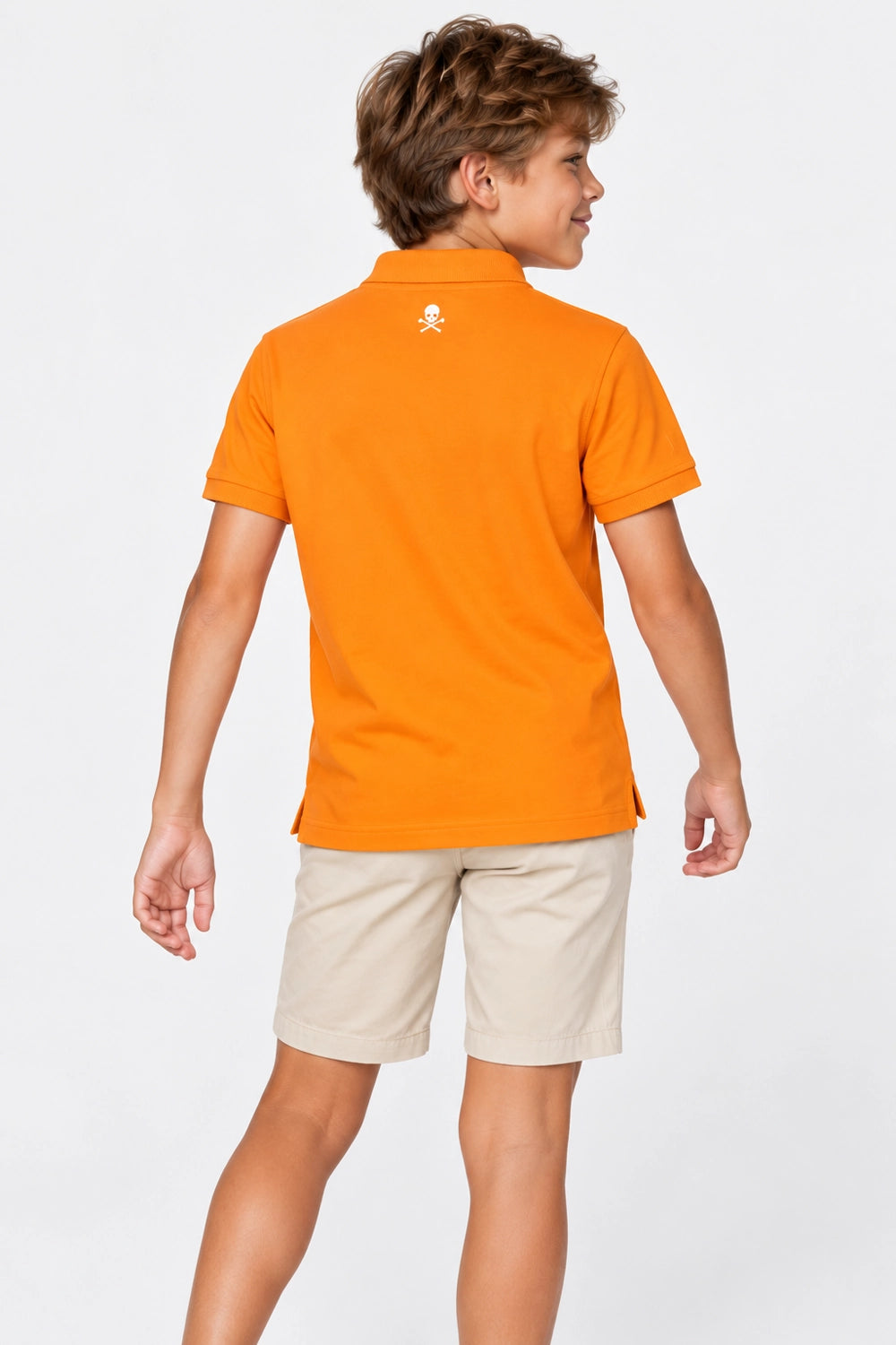 Polo coton orange garçon, vue dos, manches courtes, petit emblème au col