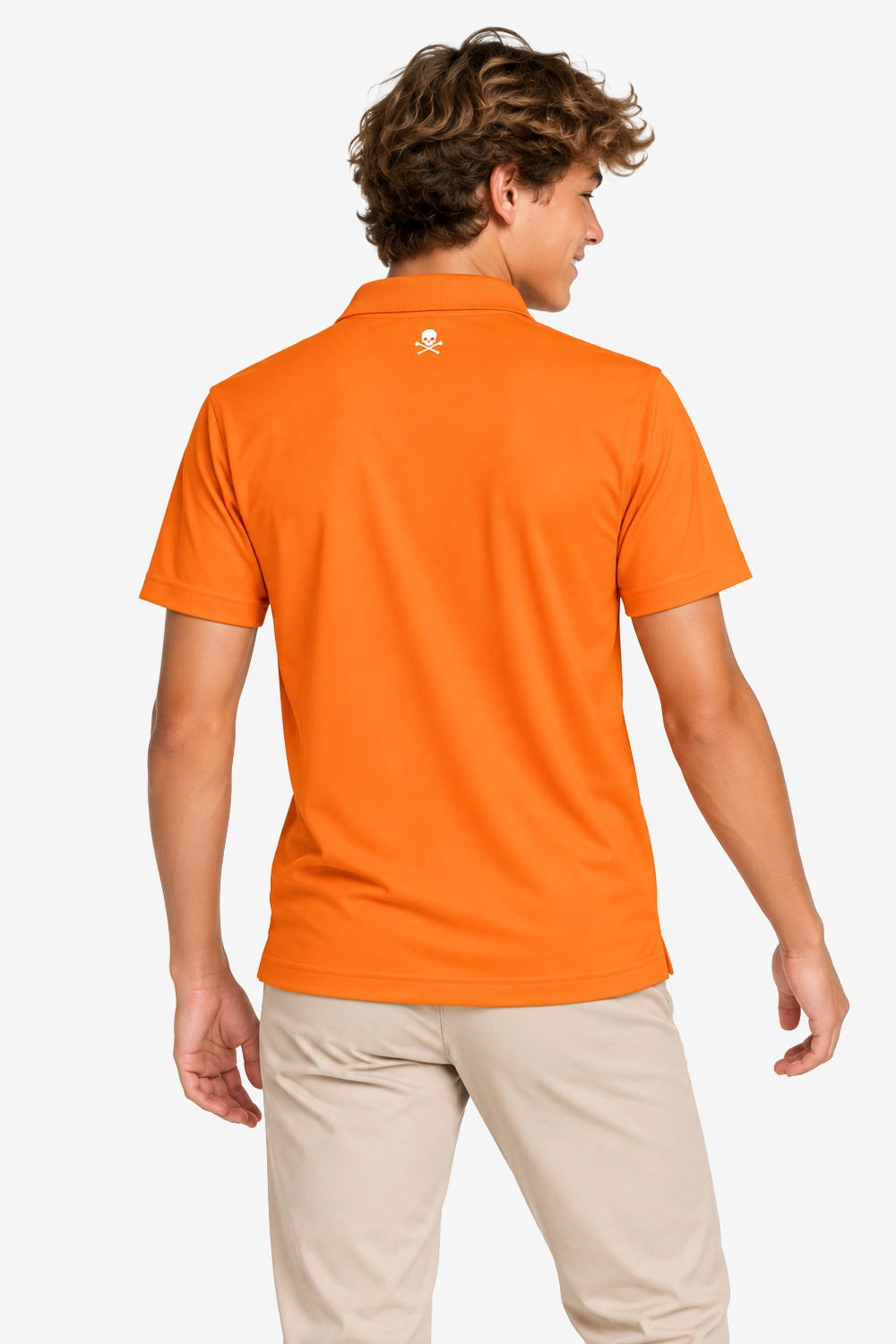 Polo de golf technique orange garçon, dos uni avec petit logo au centre.