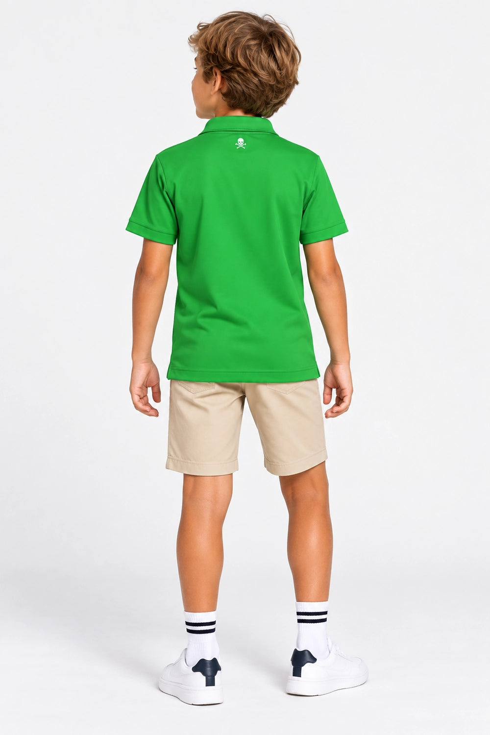 Polo technique vert dos avec marquage, col et manches courtes, short beige