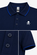 Polo bleu marine gaufré, col contrasté, boutons et logo tête de mort sur poitrine