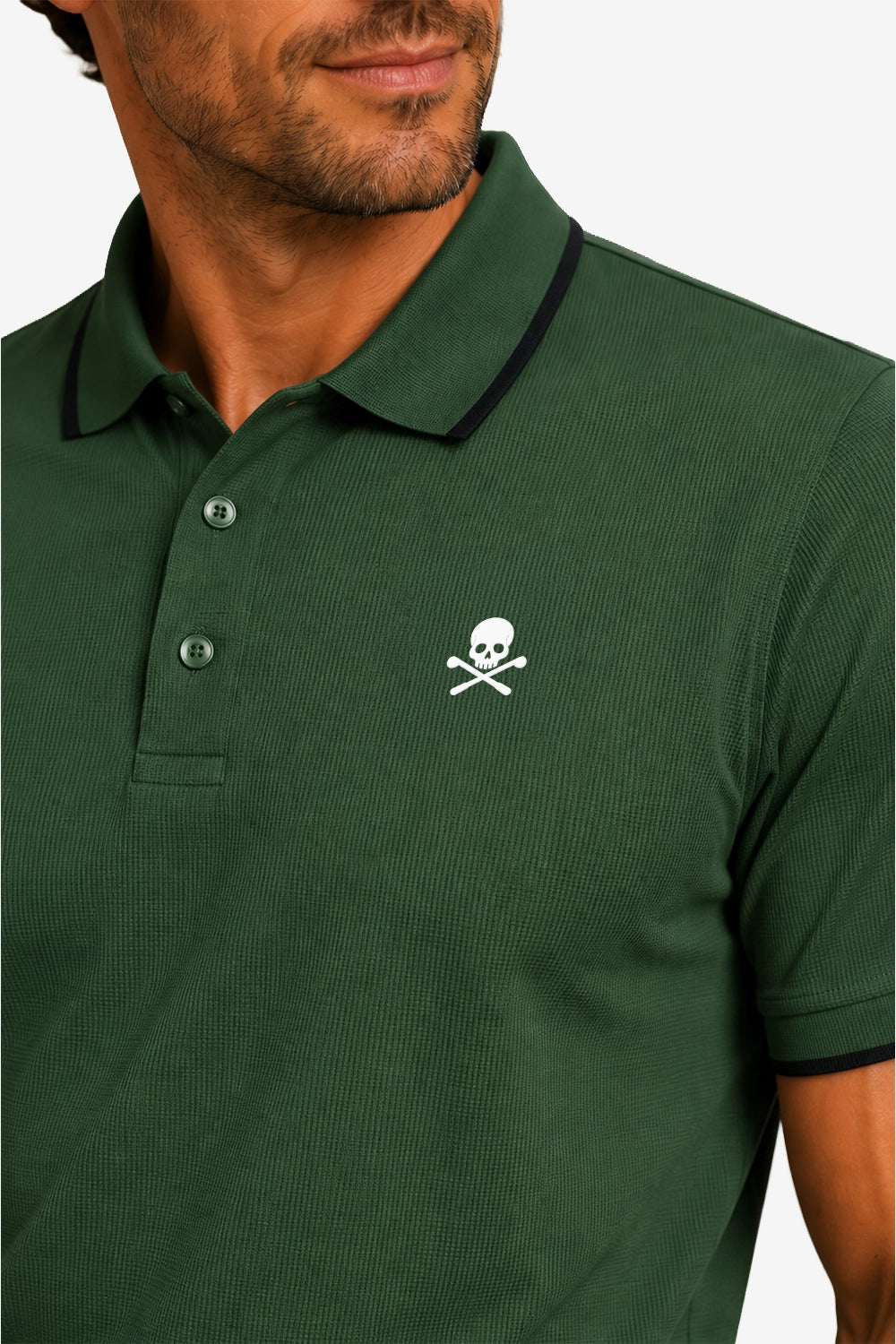 Polo vert gaufré à col contrasté, logo tête de mort brodé, patte boutonnée