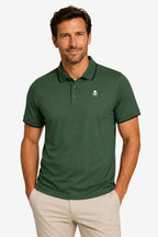Polo homme vert col boutonné, écusson poitrine, manches courtes, coupe ajustée
