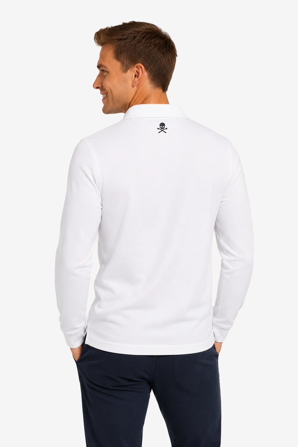 Polo de golf homme blanc manches longues, vue dos col avec petit insigne tête de mort
