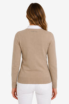 Pull femme col V en maille beige vu de dos, manches longues et bord côte