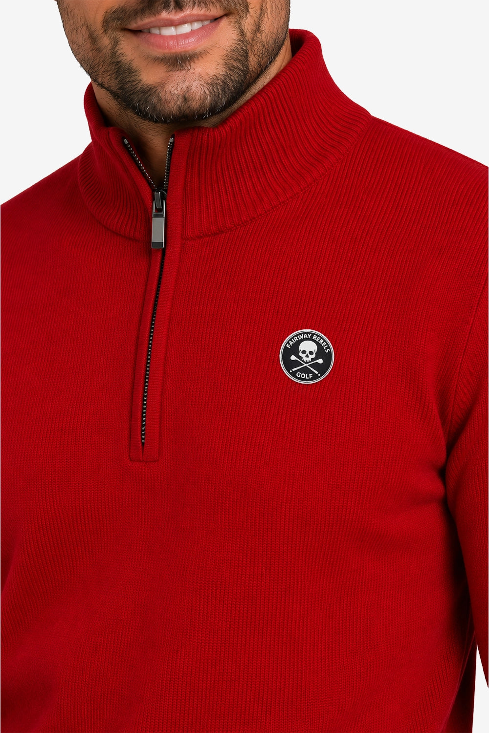 Pull homme rouge 1/4 zip col montant, bords côtelés, logo poitrine.